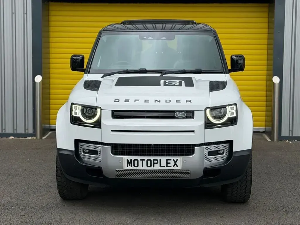 Used Land Rover Defender HSE 250 HP (183 kW) 2023 White SUV