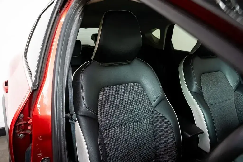 Used Renault Captur Version S 130 HP (95 kW) 2020 Red/black SUV