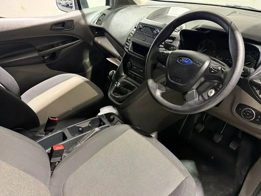 Käytetty Ford Transit Connect 100 HP (73 kW) 2022 Hopea Tila-auto