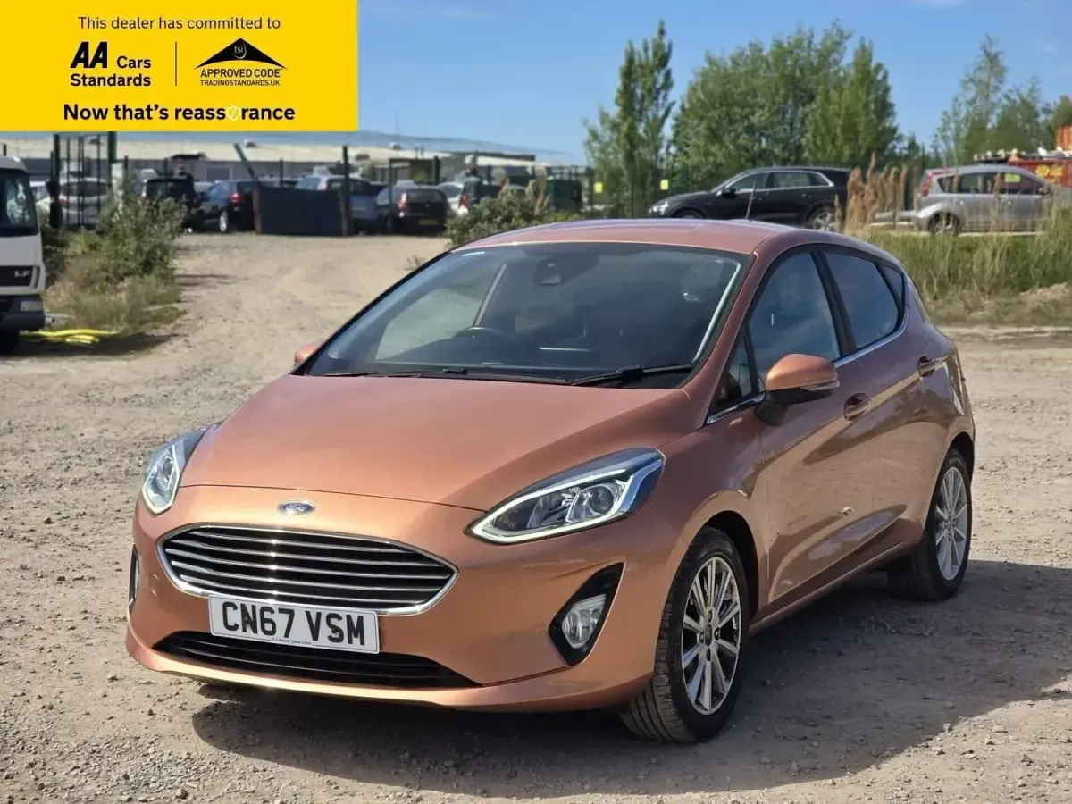 Begagnad Ford Fiesta Titanium 100 HK (73 kW) 2017 Brun Halvkombi
