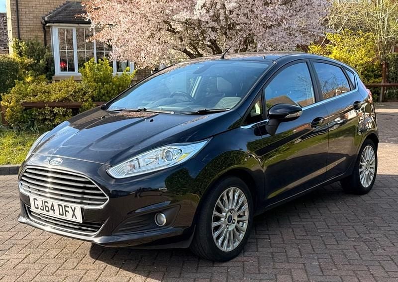 Begagnad Ford Fiesta Titanium 2014 Svart Halvkombi