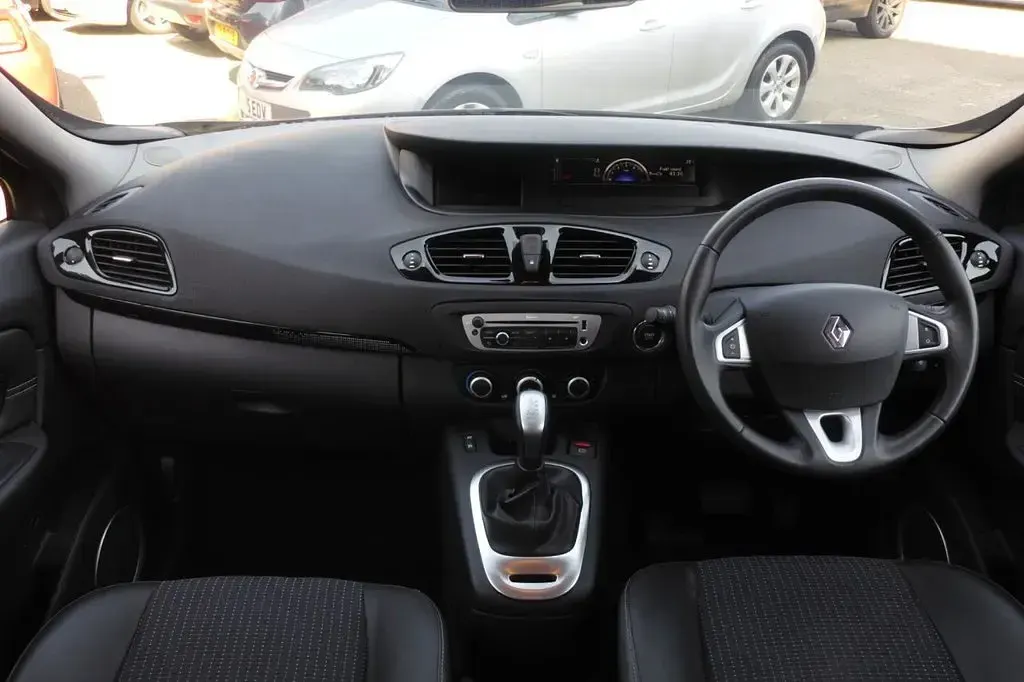 Used Renault Scénic Dynamique 110 HP (80 kW) 2012 Grey MPV