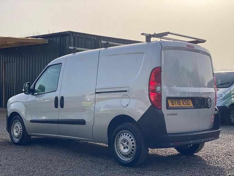 Second-hand Vauxhall Combo S 2018 Argintiu Monovolum