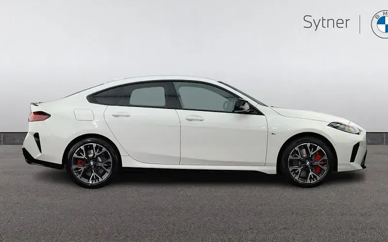 Ny BMW M235 300 HK (220 kW) 2026 Sportkupé