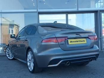 Usado Jaguar XE R-Dynamic 250 HP (183 kW) 2020 Cinzento Sedan