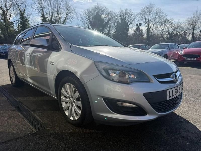 Second-hand Vauxhall Astra Design Edition 110 CP (80 kW) 2015 Argintiu Break