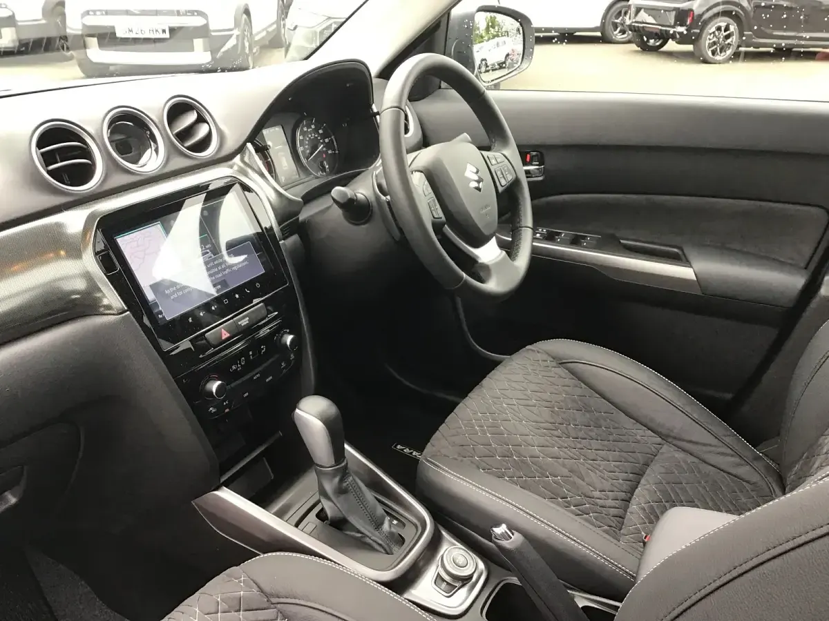 Used Suzuki Vitara 109 HP (80 kW) 2026 Two tone metallic  savannah ivory/cosmic black pe SUV