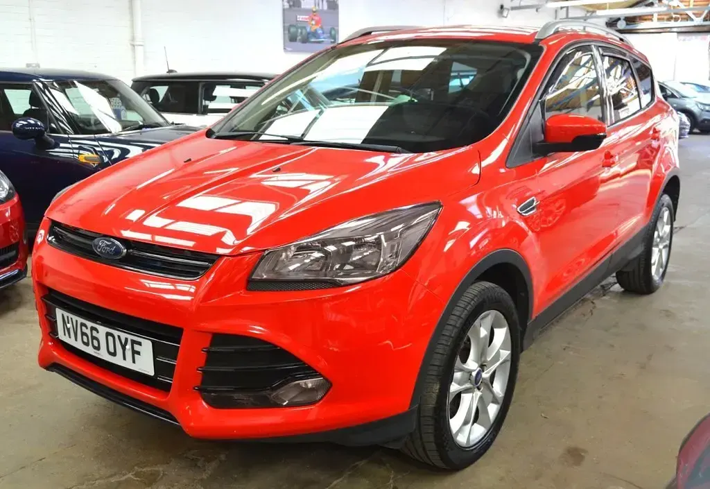Used Ford Kuga Titanium 180 HP (132 kW) 2016 Red SUV