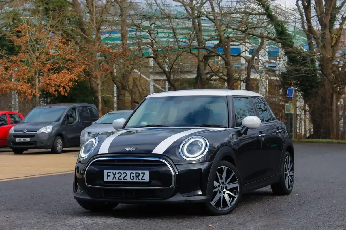Używany Mini Cooper Classic 2022 Czarny Hatchback