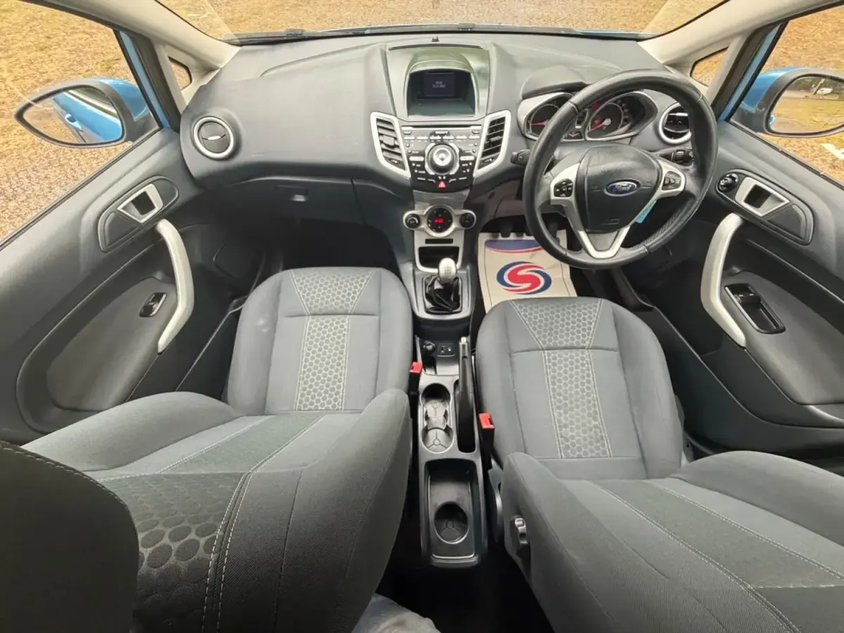 Usado Ford Fiesta Titanium 96 HP (70 kW) 2012 Azul Citadino