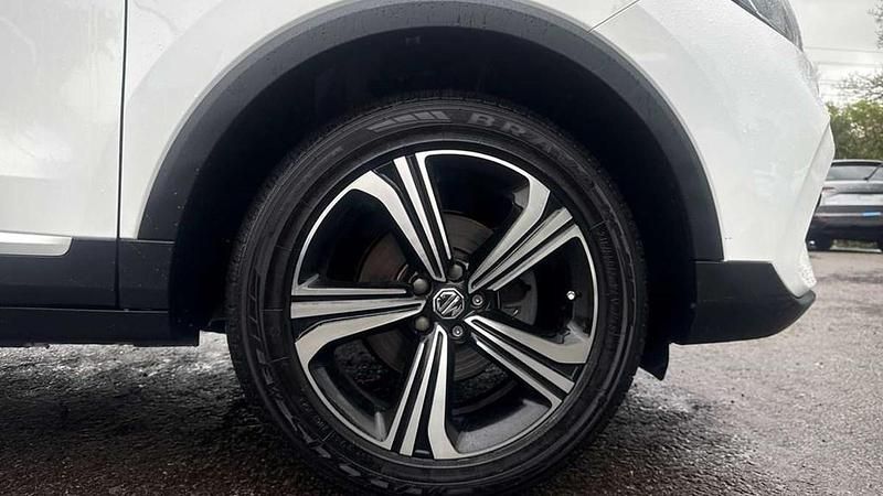 Używany MG ZS Excite 106 KM (77 kW) 2023 Biały SUV