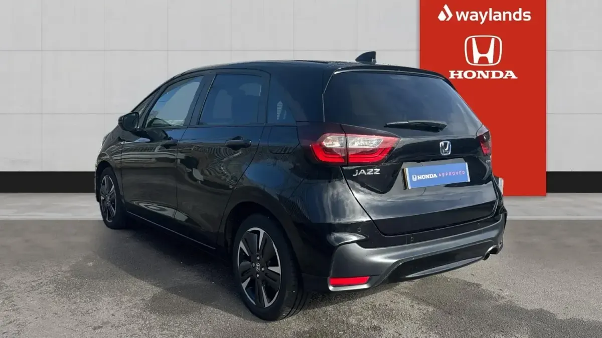 Begagnad Honda Jazz Advance 122 HK (89 kW) 2023 Svart Halvkombi