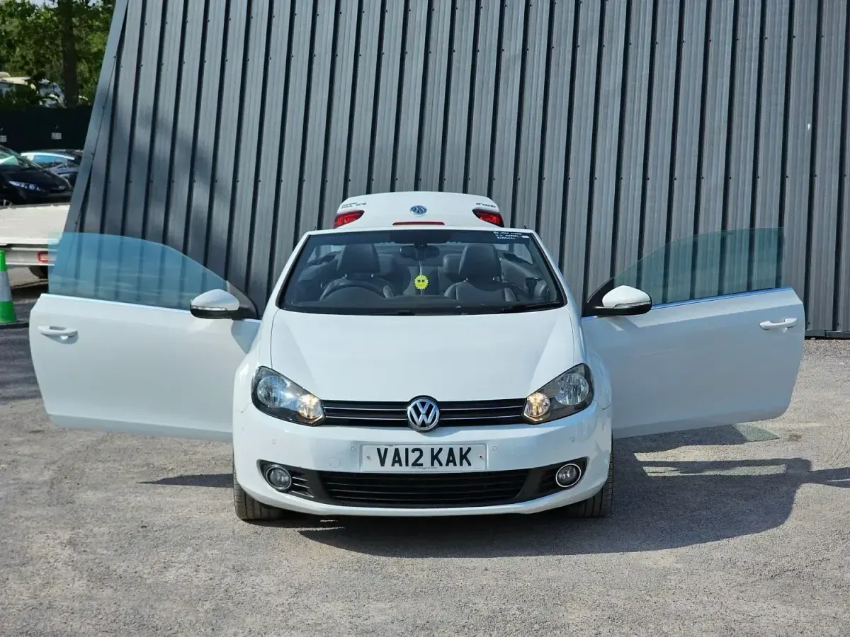 Begagnad VW Golf Cabriolet GT 140 HK (102 kW) 2012 Vit Cab