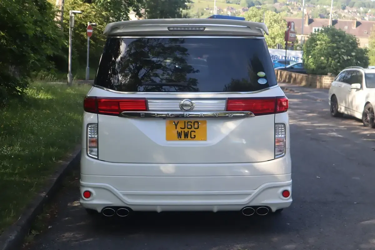 Used Nissan Elgrand 2010 White MPV