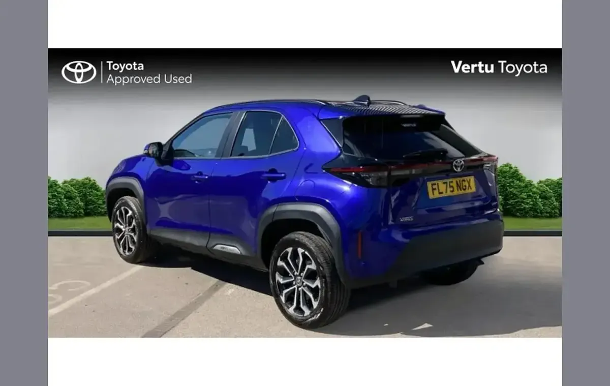 Used Toyota Yaris Cross Design 113 HP (83 kW) 2025 Blue SUV