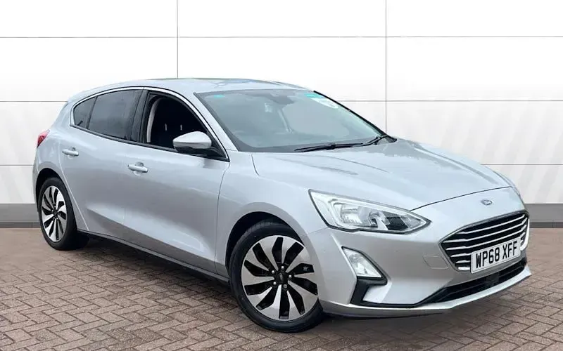 Begagnad Ford Focus Zetec 120 HK (88 kW) 2020 Halvkombi