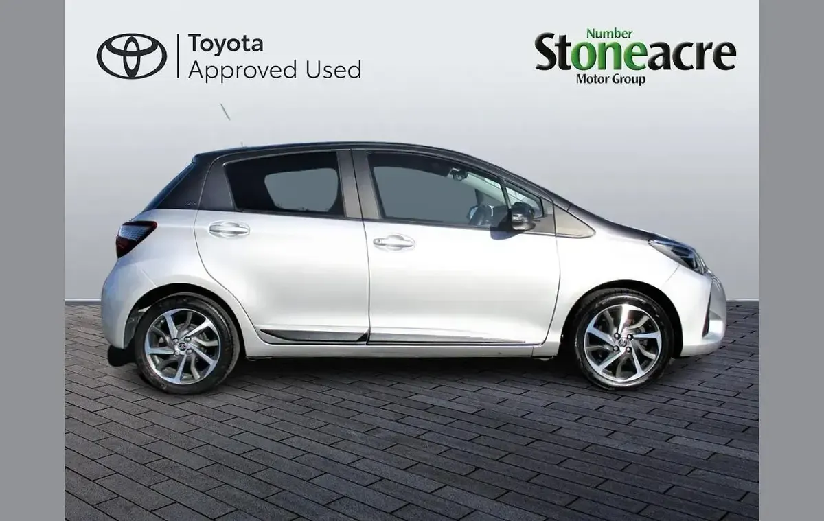 Używany Toyota Yaris 109 KM (80 kW) 2019 Srebrny Hatchback