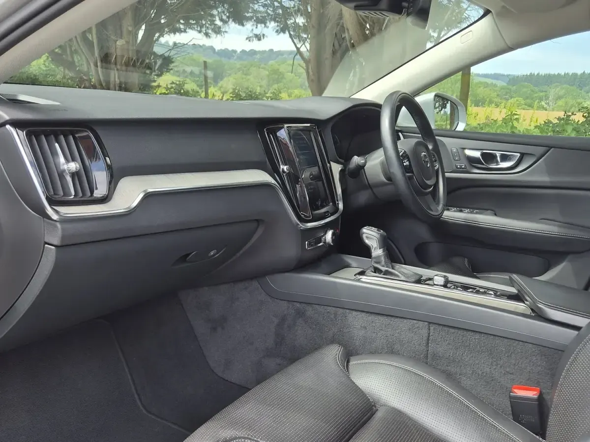 Used Volvo S60 Inscription 250 HP (183 kW) 2019 Silver Sedan