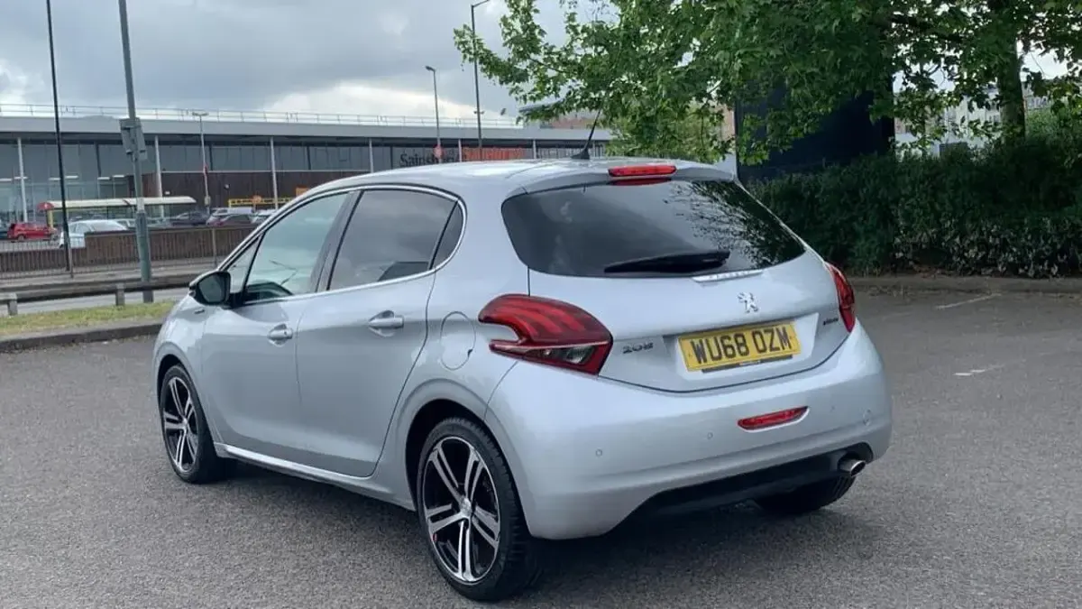 Second-hand Peugeot 208 GT-line 108 CP (79 kW) 2018 Gri Hatchback