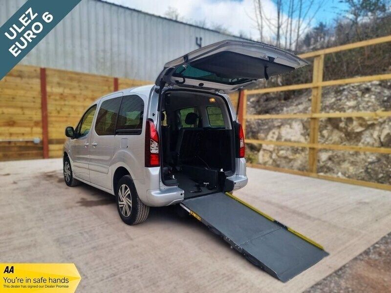 Silver Used 2017 Citroën Berlingo Feel MPV | £8,401 (Good price) - Image 1/4