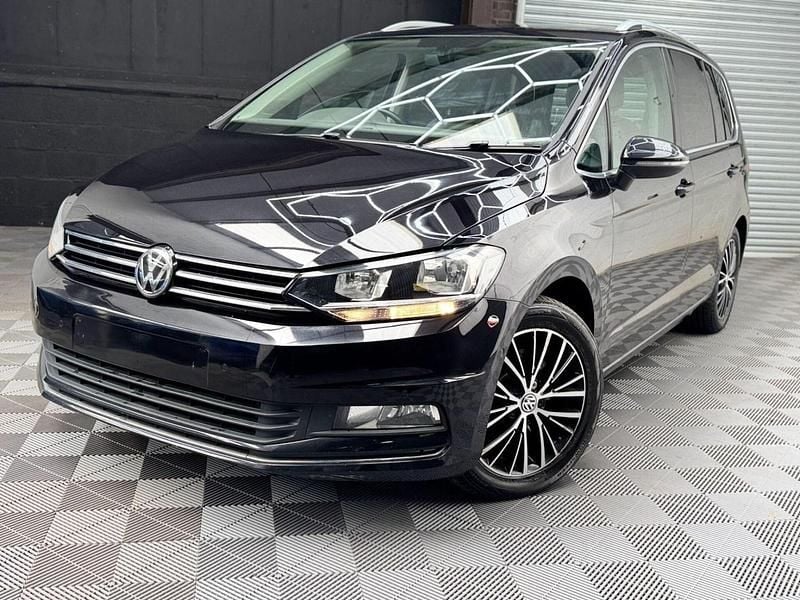 Begagnad VW Touran SEL 150 HK (110 kW) 2016 Svart Minibuss