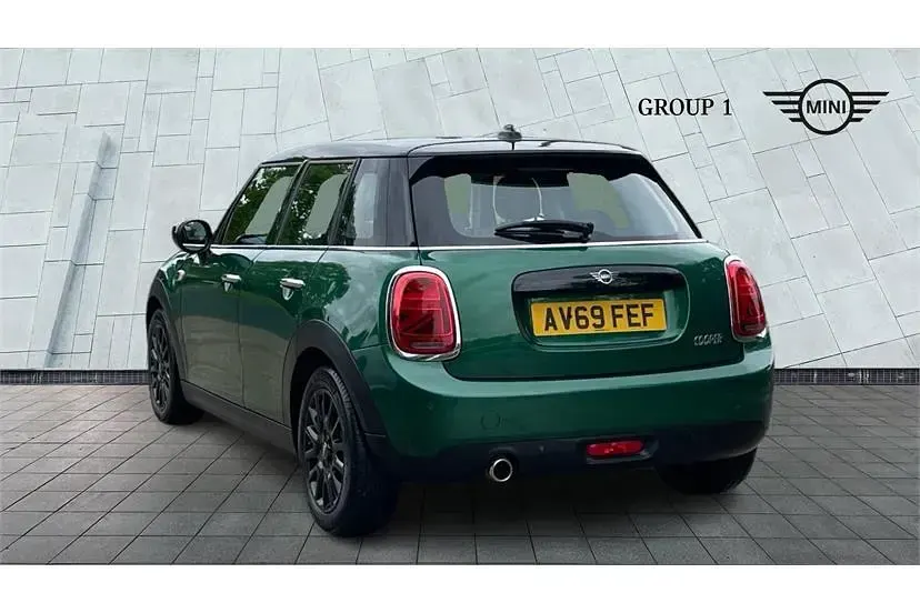 Usado Mini Cooper Classic 136 CV (100 kW) 2019 Verde Utilitario