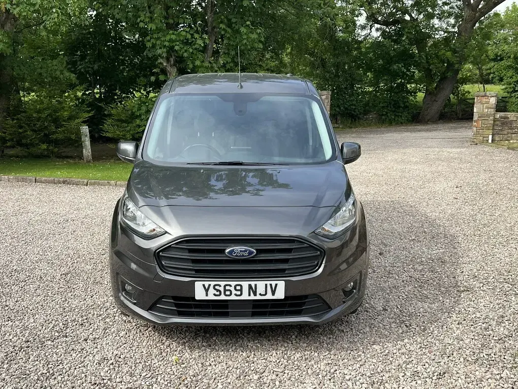 Käytetty Ford Transit Connect Limited 2020 Harmaa Tila-auto