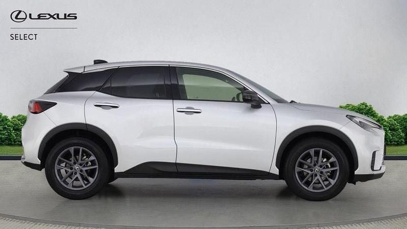 Second-hand Lexus LBX 136 CP (100 kW) 2024 Argintiu SUV