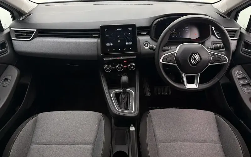 Used Renault Clio V Evolution 145 HP (106 kW) 2024 White Hatchback