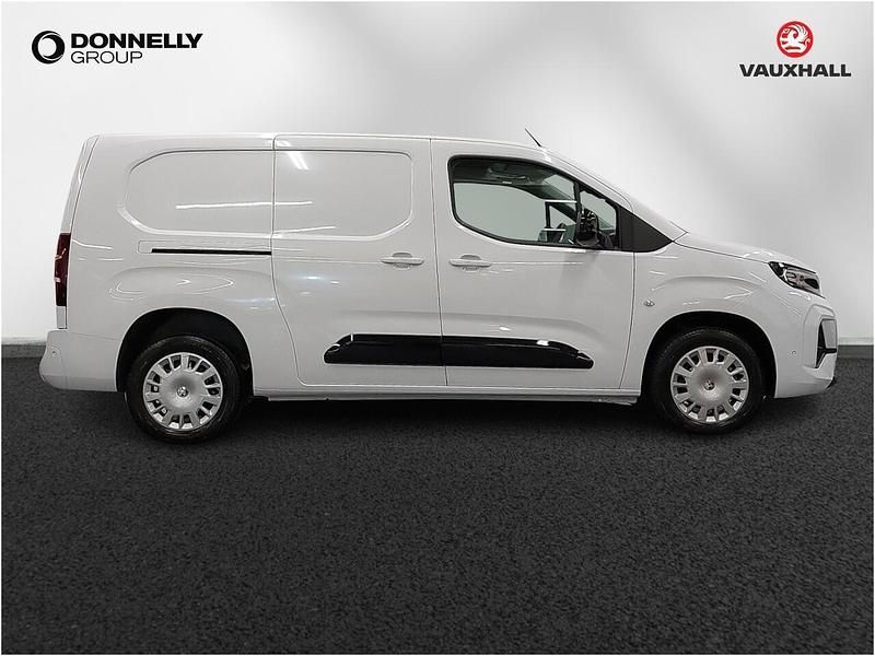 New Vauxhall Combo S 101 HP (74 kW) 2025 White Van