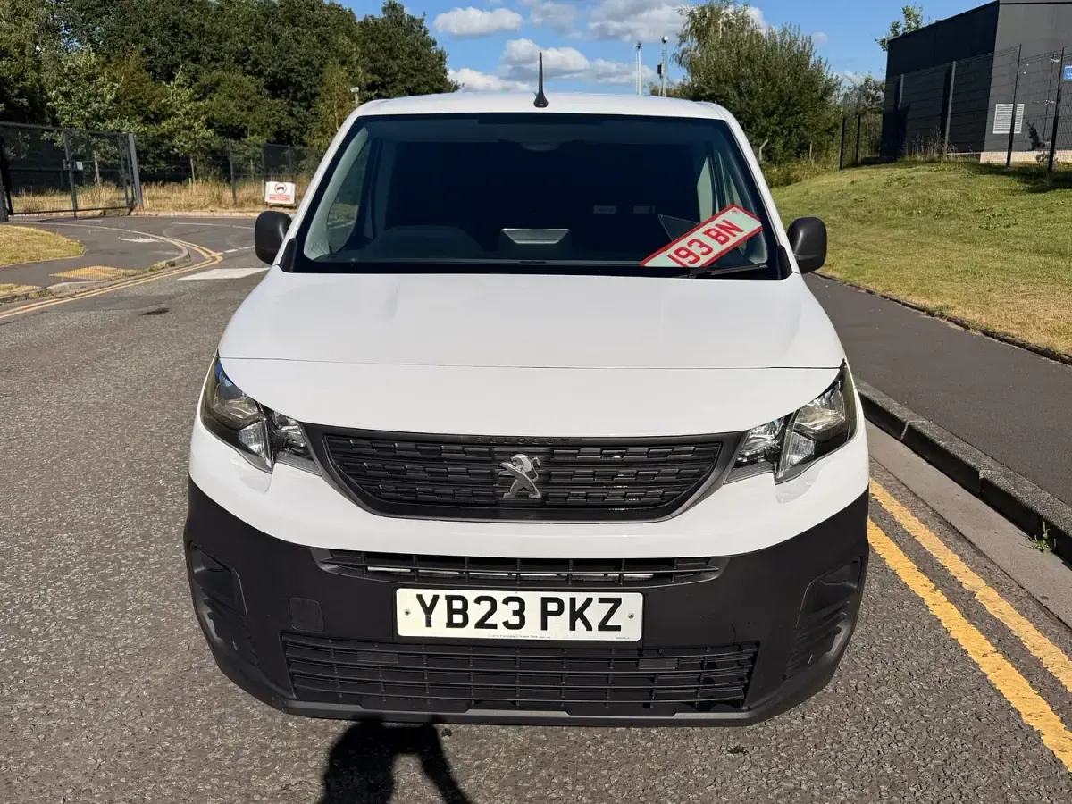 Used Peugeot Partner Premium 131 HP (96 kW) 2023 White MPV