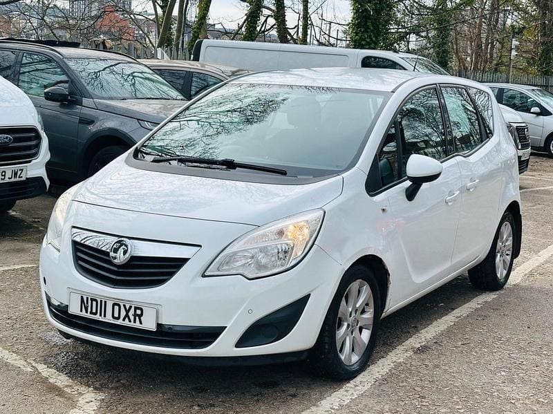 Used Vauxhall Meriva 130 HP (95 kW) 2011 White MPV