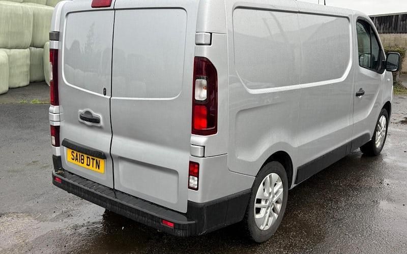 Used Renault Trafic Business 120 HP (88 kW) 2018 Silver MPV