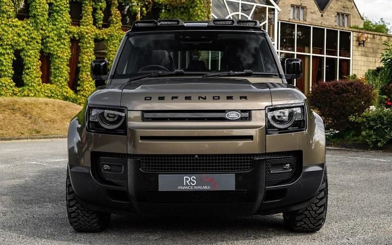 Used Land Rover Defender First Edition 250 HP (183 kW) 2021 Estate