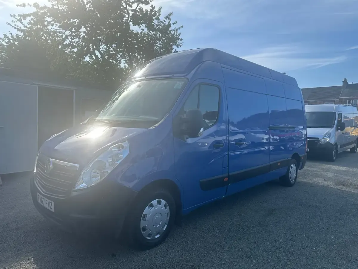 Used Vauxhall Movano 145 HP (106 kW) 2017 Blue MPV