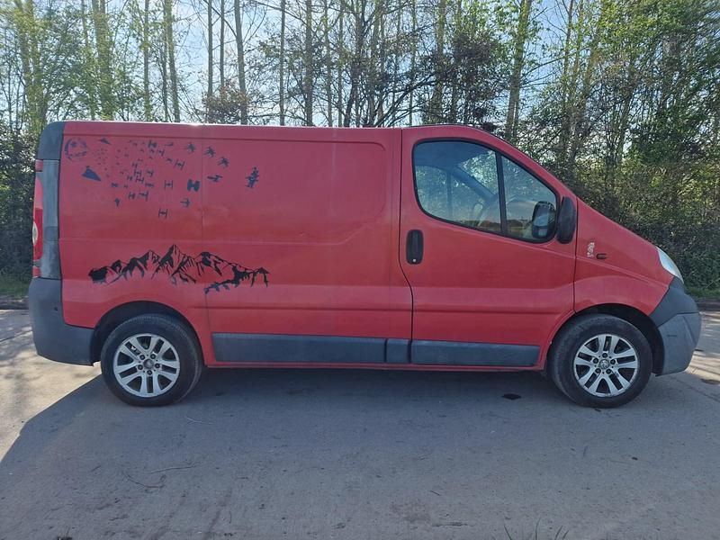 Used Vauxhall Vivaro 90 HP (66 kW) 2009 Red MPV
