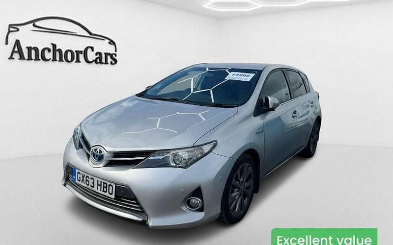 Used Toyota Auris Hybrid 136 HP (100 kW) 2014 Hatchback