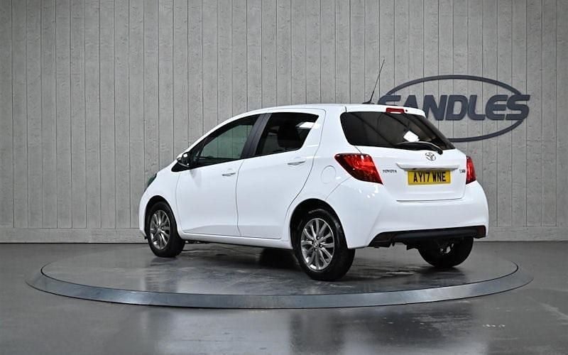 Used Toyota Yaris 69 HP (50 kW) 2016 Hatchback