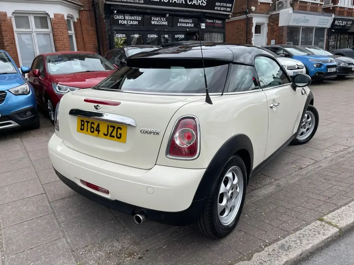 Begagnad Mini Cooper Coupé 122 HK (89 kW) 2014 Vit Sportkupé