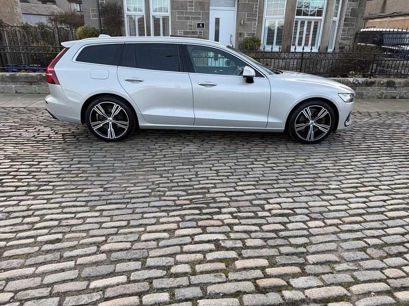 Used Volvo V60 Inscription 190 HP (139 kW) 2018 Gold Estate