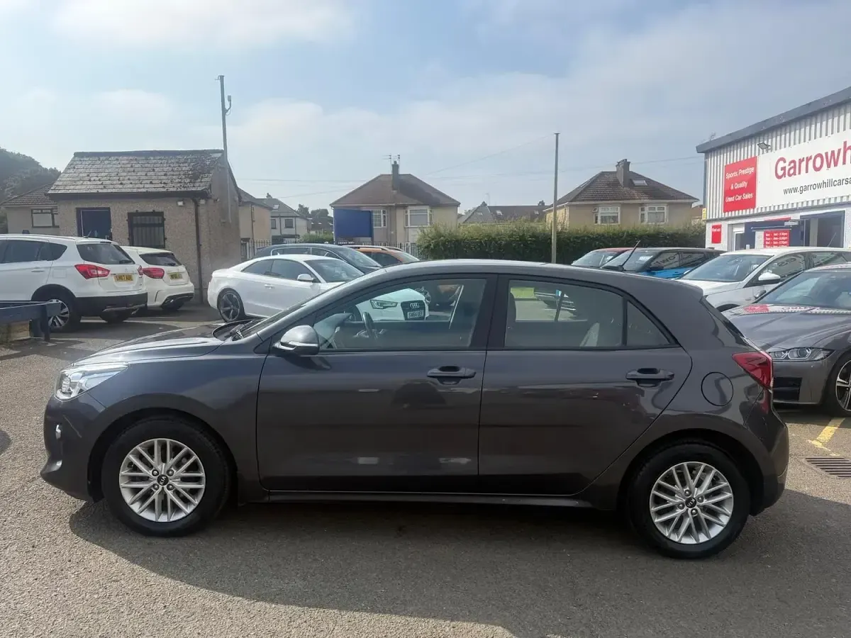 Used Kia Rio 98 HP (72 kW) 2017 Grey Hatchback