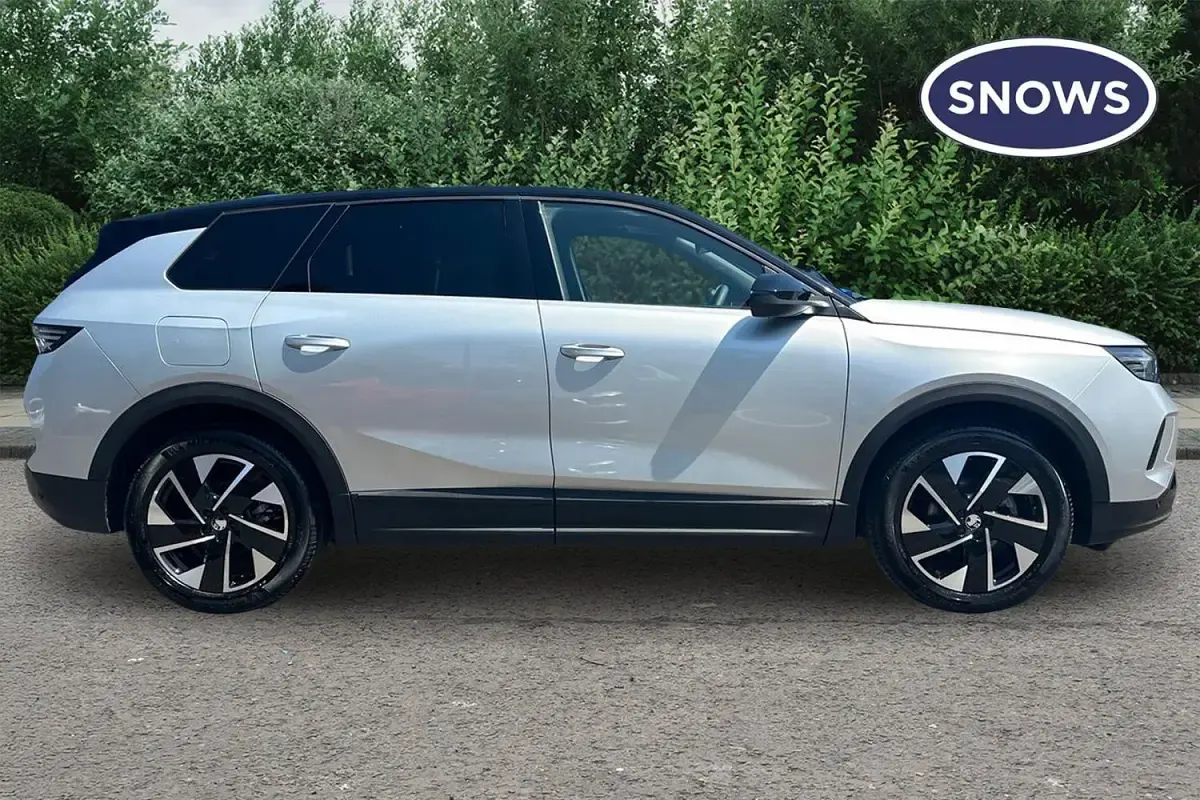 Used Vauxhall Grandland X Ultimate 136 HP (100 kW) 2025 Silver SUV