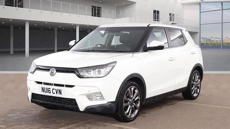 Used Ssangyong (KGM) Tivoli 115 HP (84 kW) 2016 White SUV