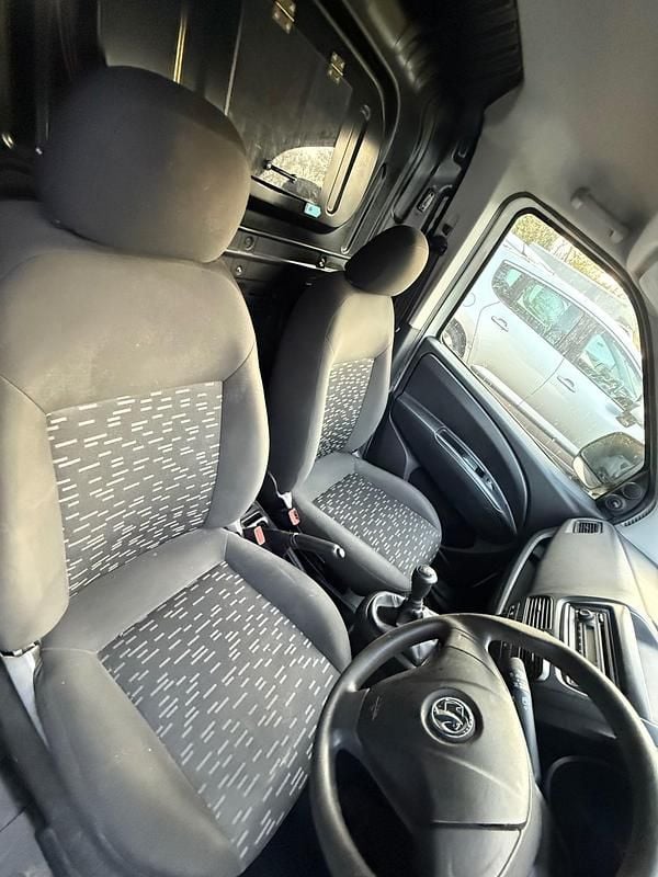 Used Vauxhall Combo 95 HP (69 kW) 2017 White MPV