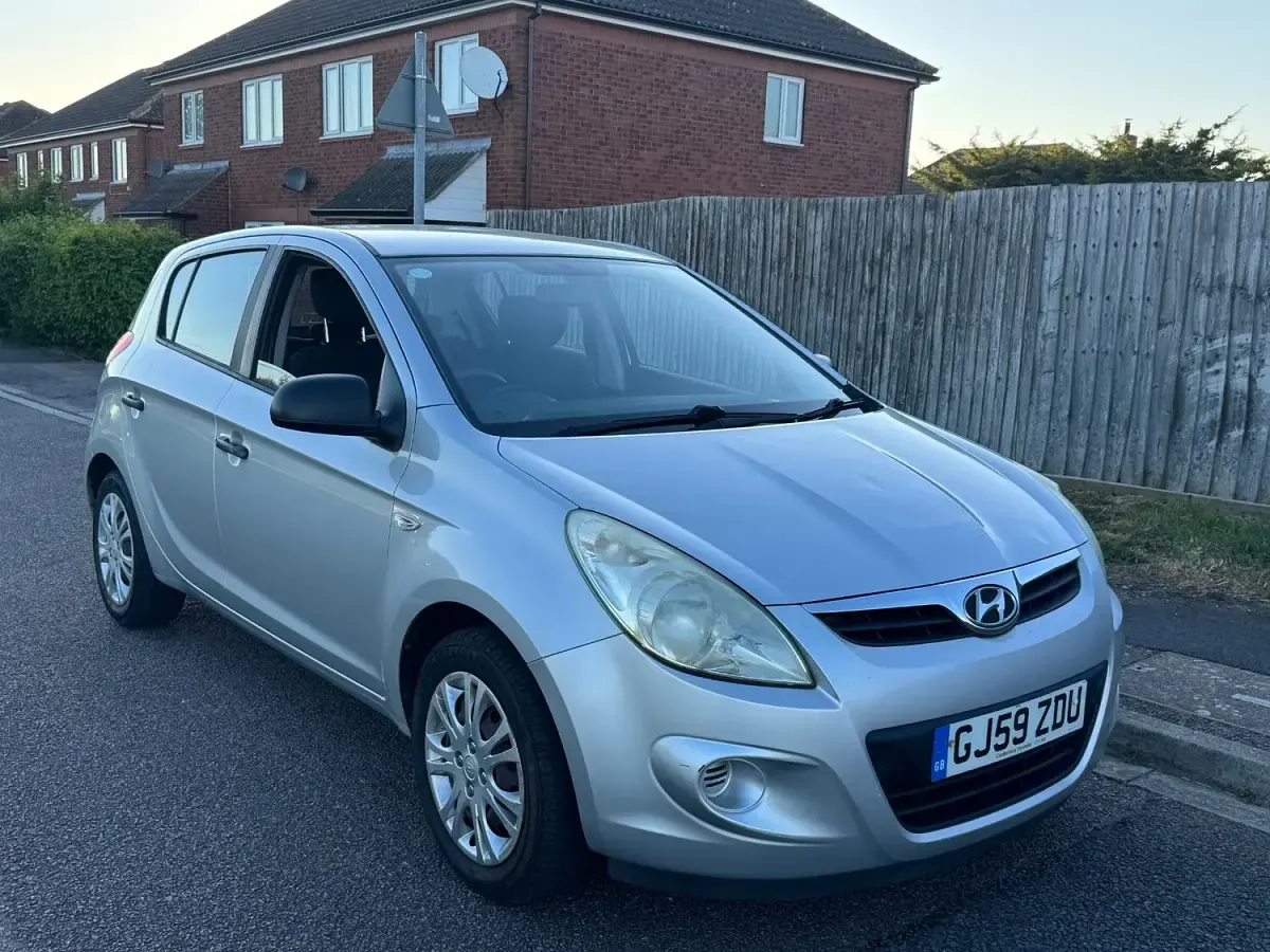 Used Hyundai i20 Classic 78 HP (57 kW) 2009 Silver Hatchback
