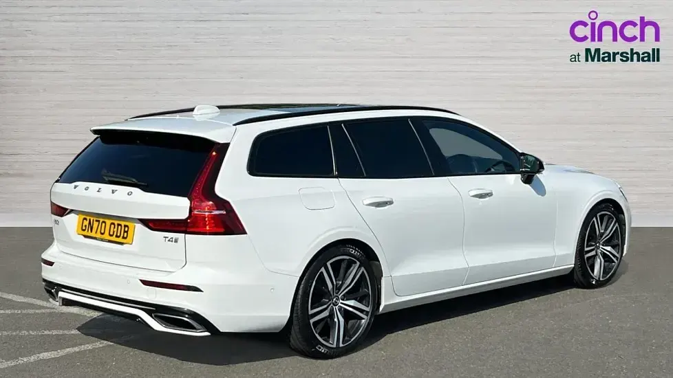 Used Volvo V60 R-Design 190 HP (139 kW) 2020 White Estate