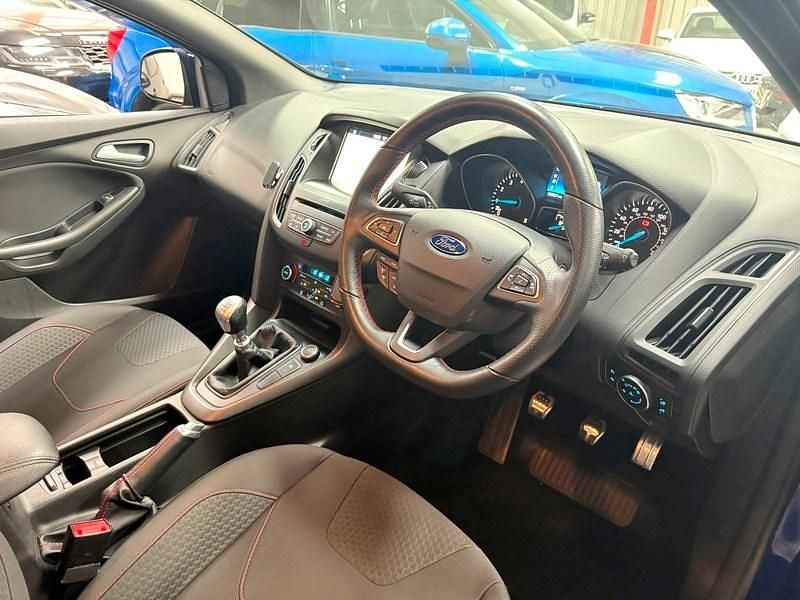 Used Ford Focus ST-Line X 140 HP (102 kW) 2018 Blue Hatchback
