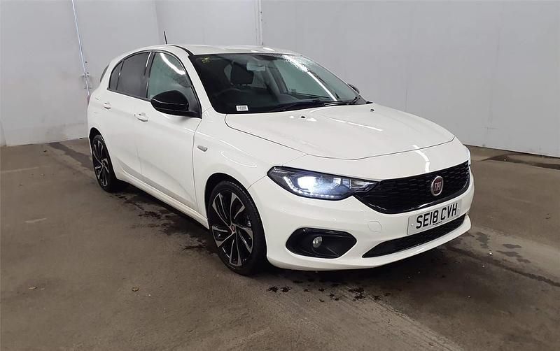 White Used 2018 Fiat Tipo S Hatchback | £6,295 (Fair price) - Image 1/2