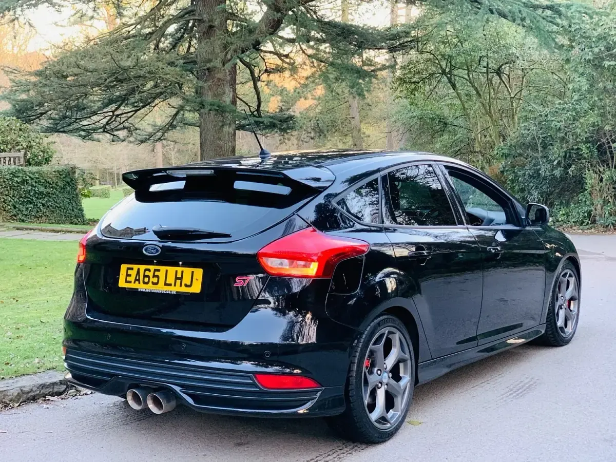 Used Ford Focus ST 185 HP (136 kW) 2015 Black Hatchback