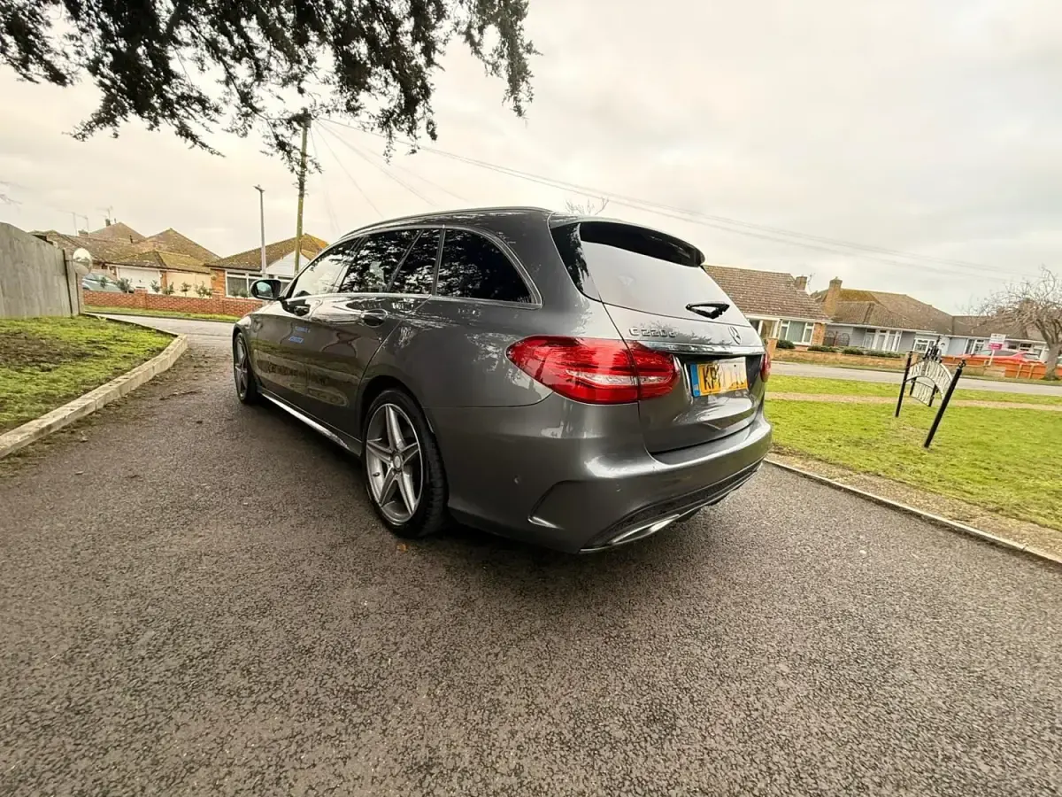 Usado Mercedes C220 AMG line 170 HP (125 kW) 2017 Cinzento Carrinha
